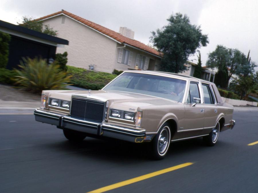  Lincoln Town Car 1981 года  (фото 18 из 20)